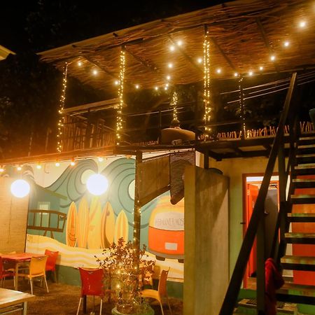 Hangover Hostels Mirissa Exterior foto