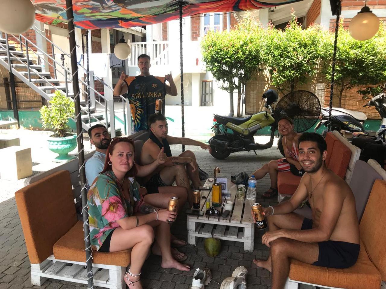 Hangover Hostels Mirissa Exterior foto