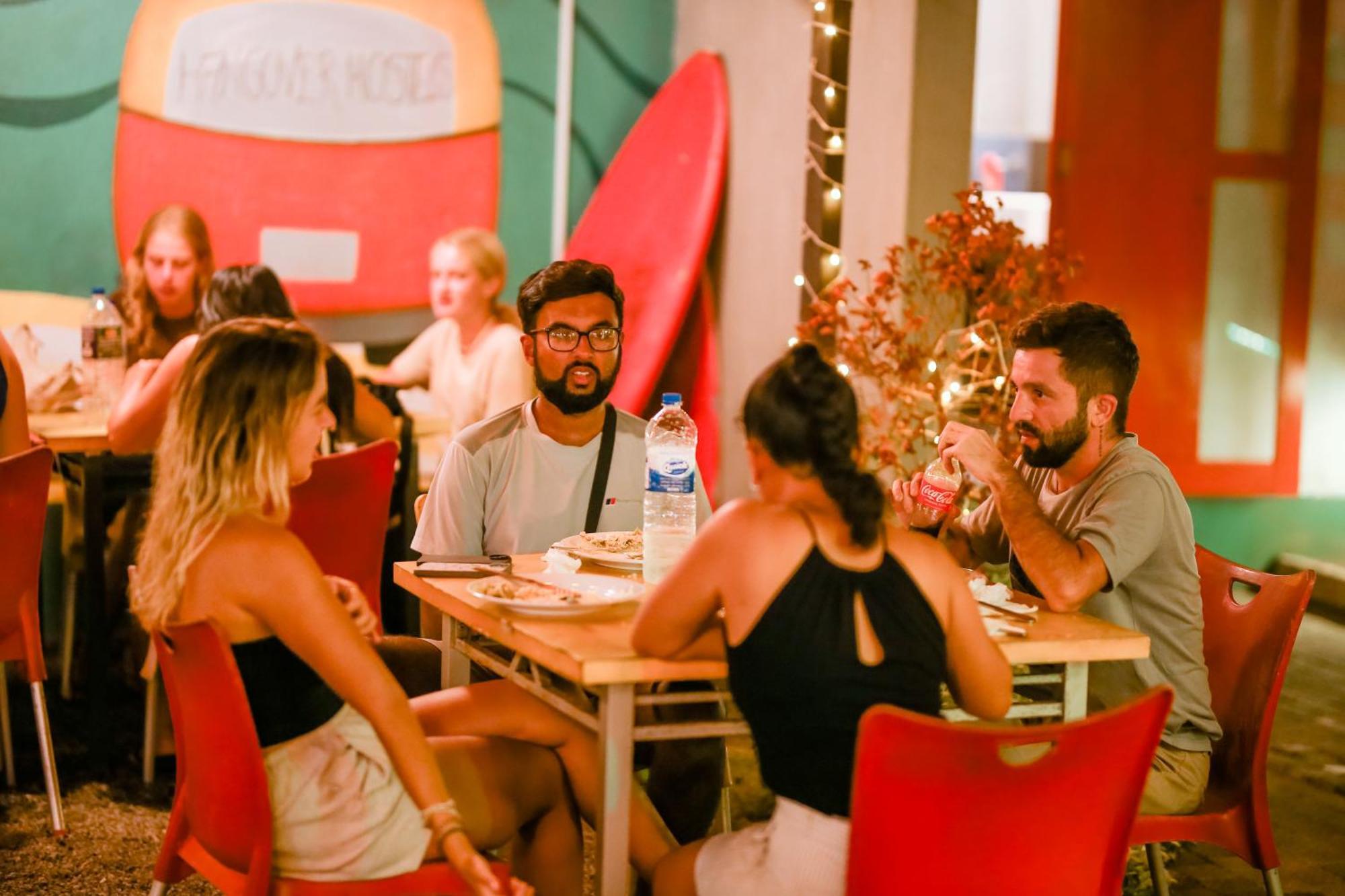 Hangover Hostels Mirissa Exterior foto