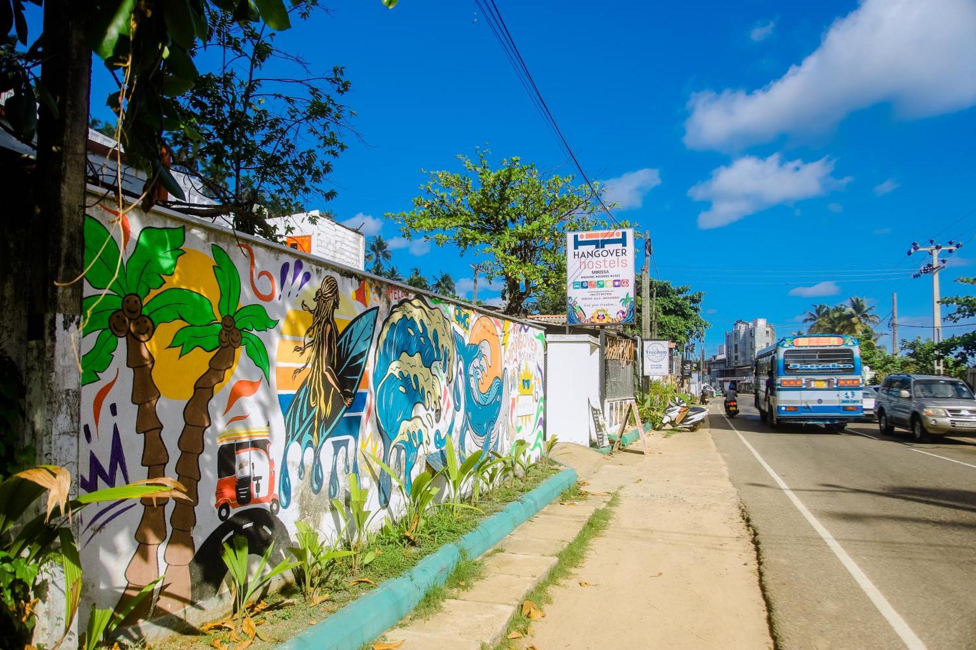 Hangover Hostels Mirissa Exterior foto