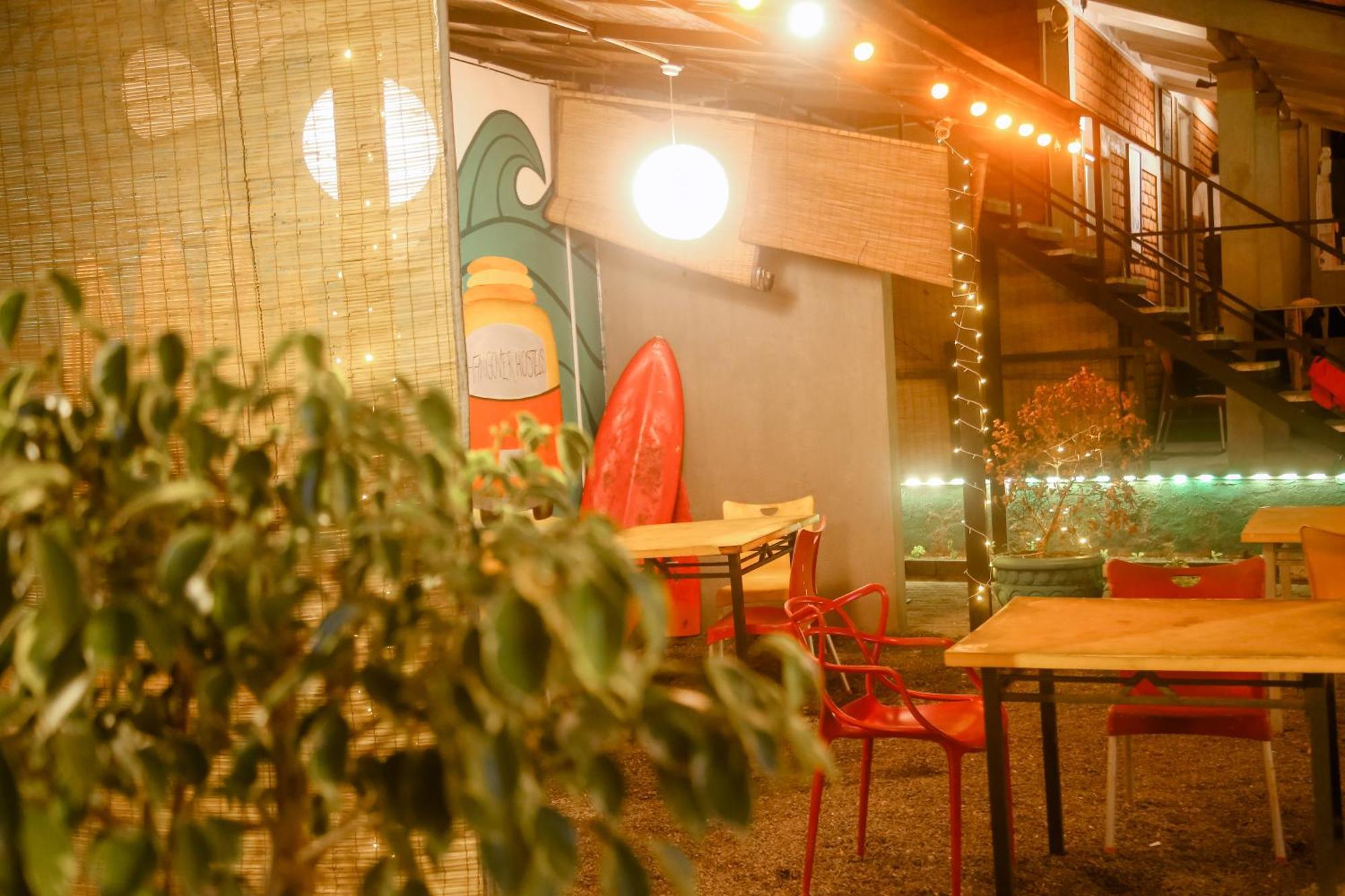 Hangover Hostels Mirissa Exterior foto