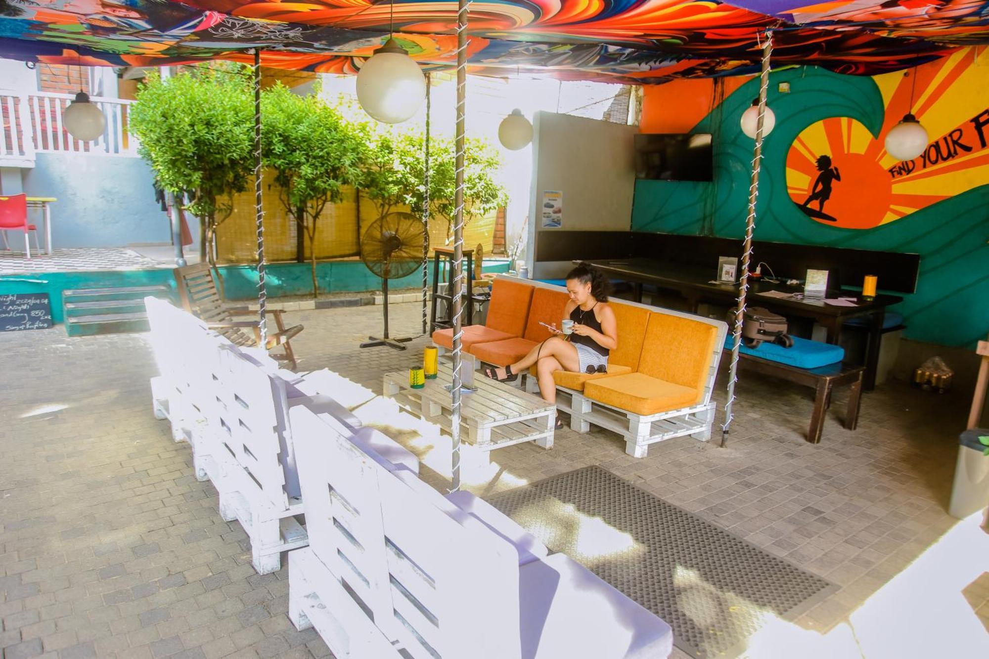 Hangover Hostels Mirissa Exterior foto