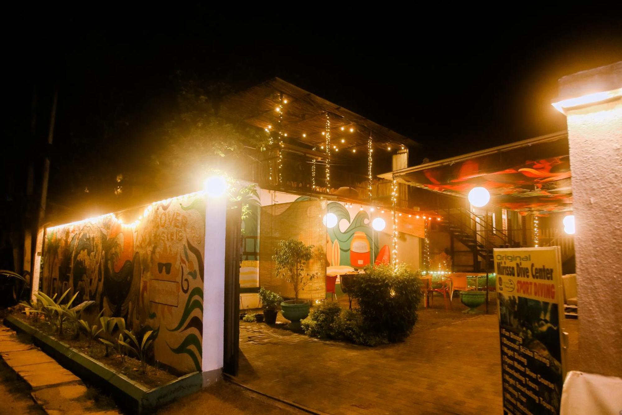Hangover Hostels Mirissa Exterior foto