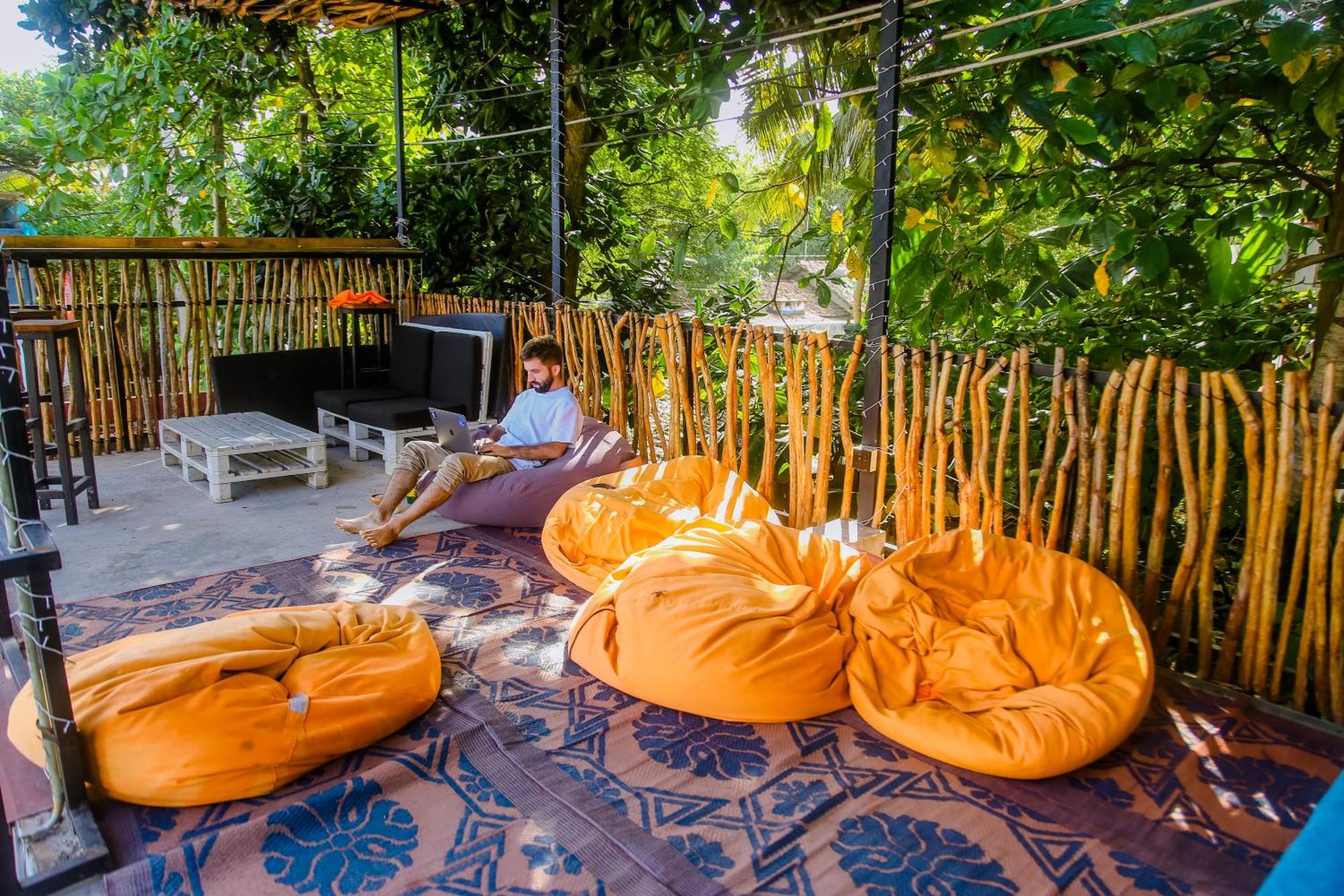 Hangover Hostels Mirissa Exterior foto