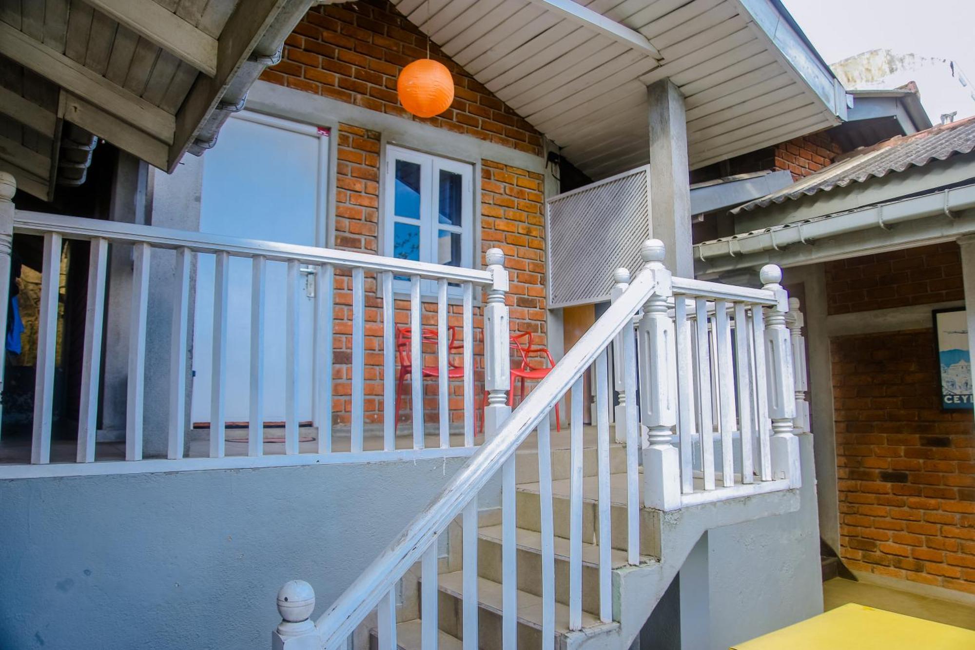 Hangover Hostels Mirissa Exterior foto