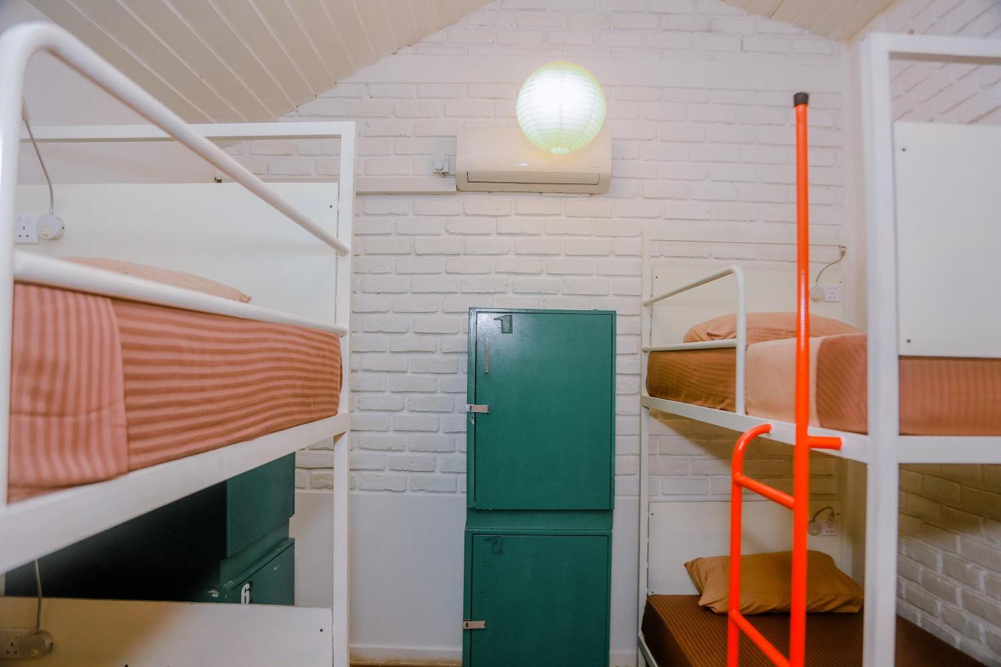 Hangover Hostels Mirissa Exterior foto